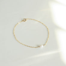 Load image into Gallery viewer, gold filled pearl bracelet