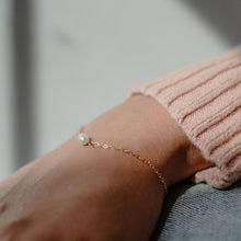 Load image into Gallery viewer, gold pearls bracelet