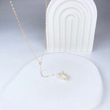 Load image into Gallery viewer, Pearl Drop Necklace, Minimalist Pearls Lariat Necklace, Bridesmaid Gift for Her, Wedding Gift Jewelry, Simple Layering Y Necklace